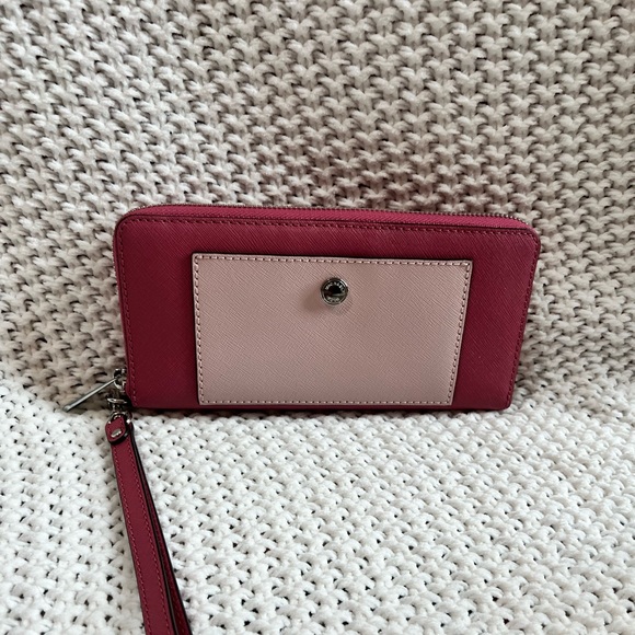 NWOT Michael Kors Wristlet/wallet - Picture 1 of 4